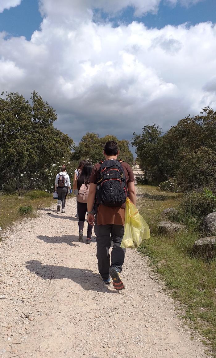 Limpieza y Ruta de Senderismo en Navalagamella Limpieza y Ruta de Senderismo en Navalagamella