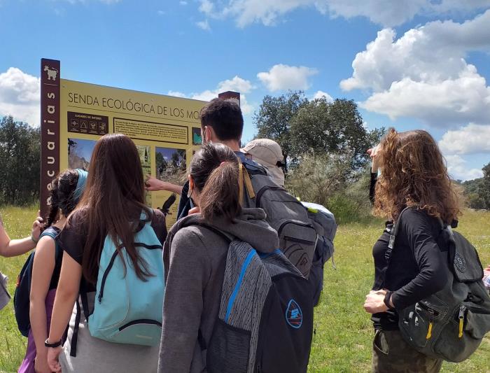 Limpieza y Ruta de Senderismo en Navalagamella Limpieza y Ruta de Senderismo en Navalagamella